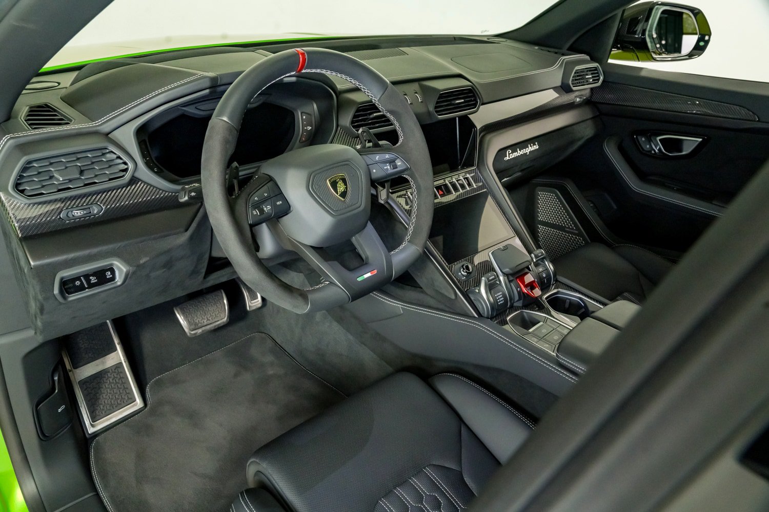 Used 2024 Lamborghini Urus Performante AWD/4WD image 18