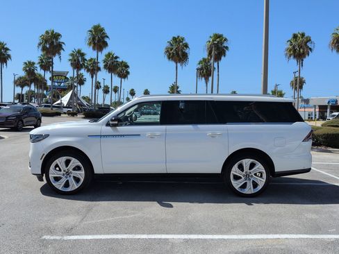 Certified 2025 Lincoln Navigator L Reserve AWD/4WD image 7