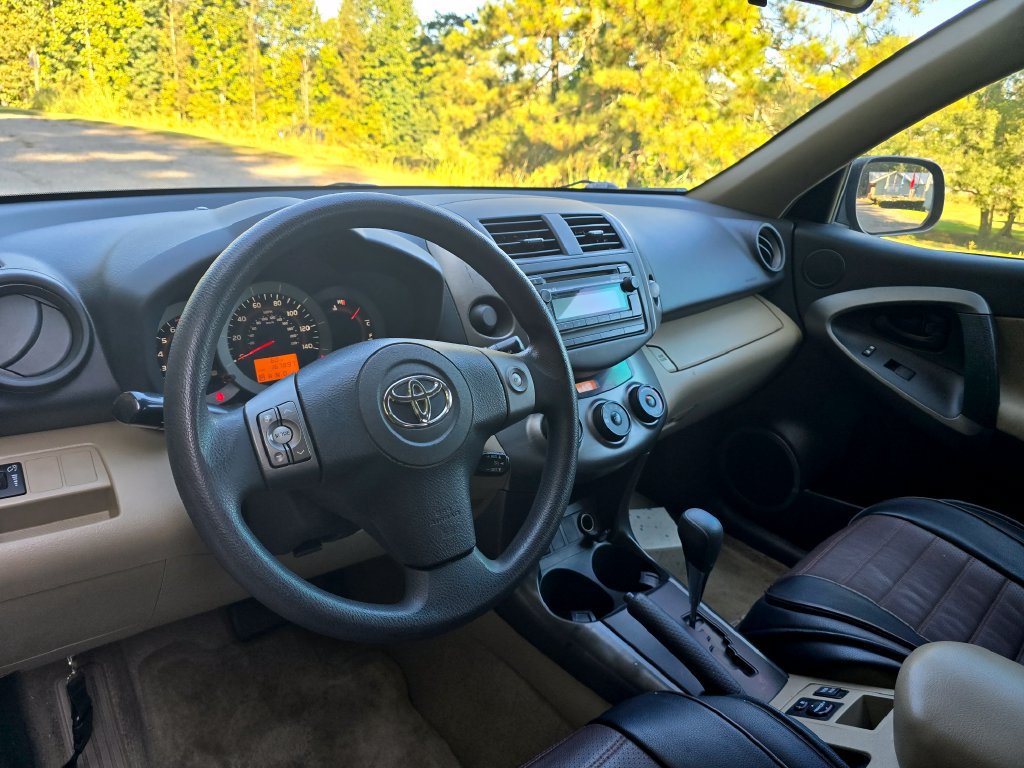 Used 2012 Toyota RAV4 FWD w/ Upgrade Value Pkg image 16