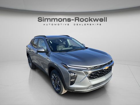 New 2026 Chevrolet Trax LT image 3