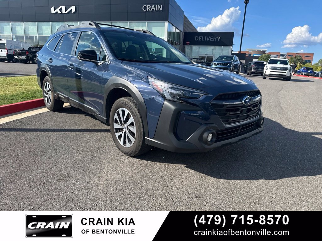 Used 2025 Subaru Outback Premium AWD/4WD image 1