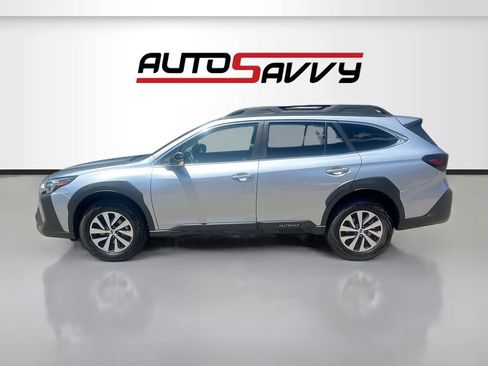 Used 2025 Subaru Outback Premium AWD/4WD image 4