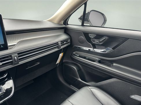 New 2026 Lincoln Corsair Premiere image 16