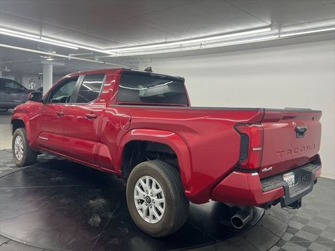 Certified 2025 Toyota Tacoma SR5 AWD/4WD image 4