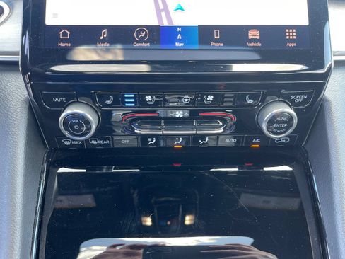 Used 2022 Jeep Grand Cherokee Overland w/ Advanced Protech Group III AWD/4WD image 24