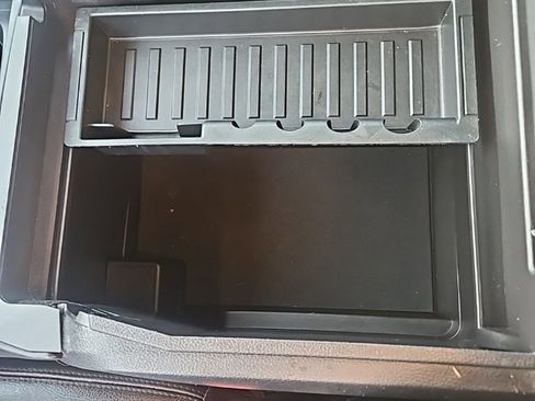 Used 2018 Ford Expedition Limited image 21