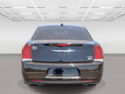 Used 2019 Chrysler 300 Touring w/ Sport Appearance Package RWD image 4