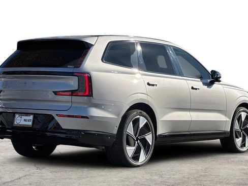 New 2025 Volvo EX90 Ultra image 2