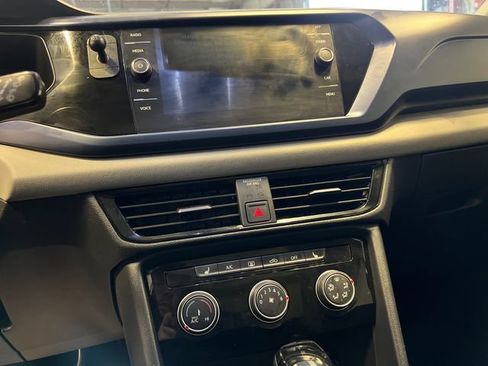 Certified 2023 Volkswagen Taos SE w/ Panoramic Sunroof Package FWD image 24
