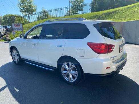Used 2018 Nissan Pathfinder SL w/ SL Premium Package AWD/4WD image 2