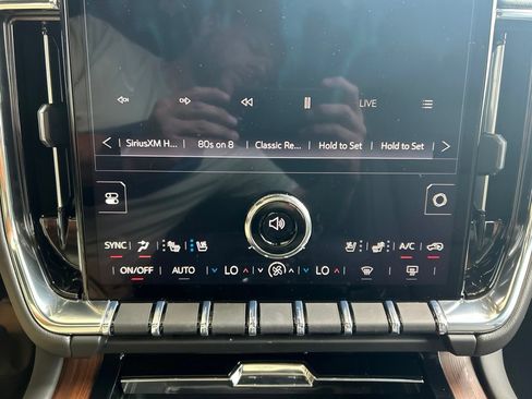 Used 2026 GMC Yukon Denali w/ Sun & Power Step Package AWD/4WD image 19