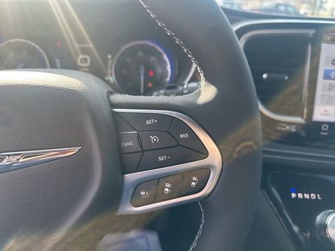 New 2026 Chrysler Pacifica Select image 21