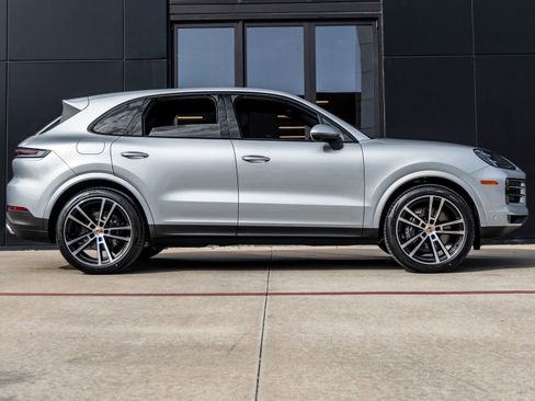 Certified 2026 Porsche Cayenne AWD/4WD image 12