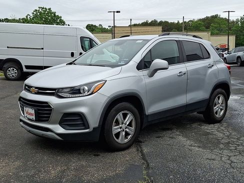 Used 2019 Chevrolet Trax LT w/ LT Convenience Package AWD/4WD image 3