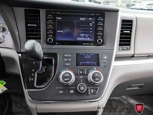 Used 2018 Toyota Sienna LE image 25