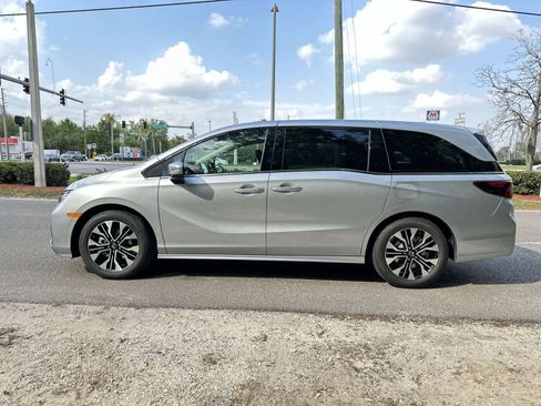 New 2026 Honda Odyssey Elite image 3