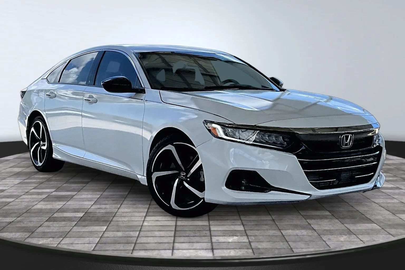 Used 2021 Honda Accord Sport image 3