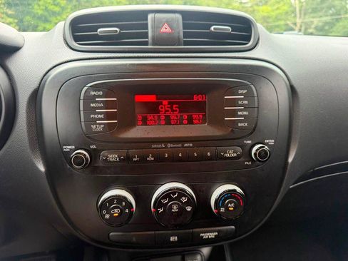 Used 2014 Kia Soul + FWD image 25