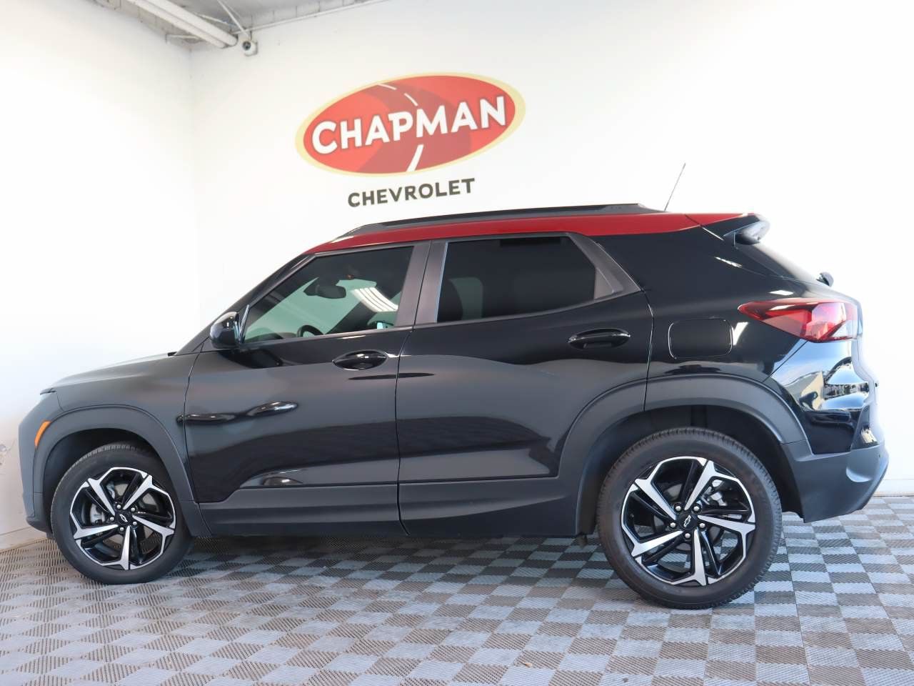Used 2021 Chevrolet TrailBlazer RS w/ Technology Package FWD image 3