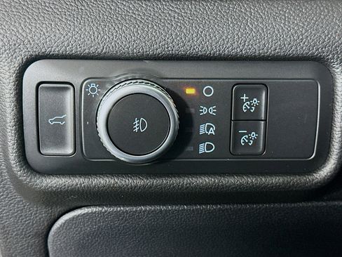 Used 2022 Ford Explorer XLT w/ Equipment Group 202A image 17