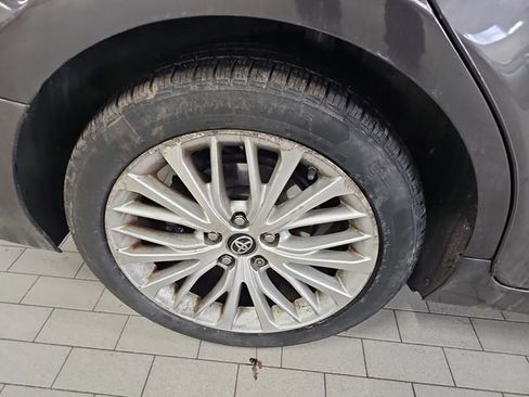 Used 2018 Toyota Camry XLE image 18