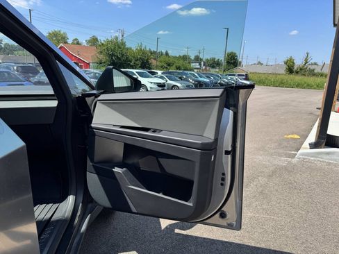 Used 2024 Tesla Cybertruck AWD Crew Cab image 18