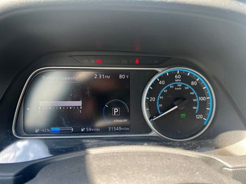 Used 2019 Nissan Leaf SV w/ SV Technology Package FWD image 9