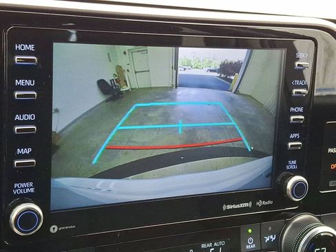 Used 2022 Toyota Highlander LE AWD/4WD image 15