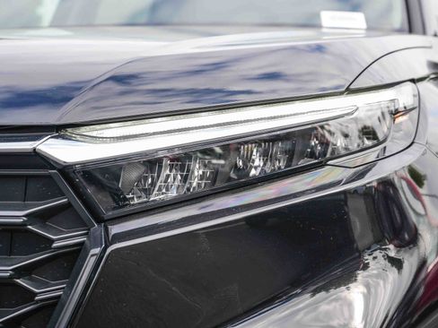 Certified 2025 Honda CR-V LX image 5