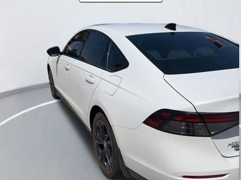 Used 2025 Honda Accord SE image 6