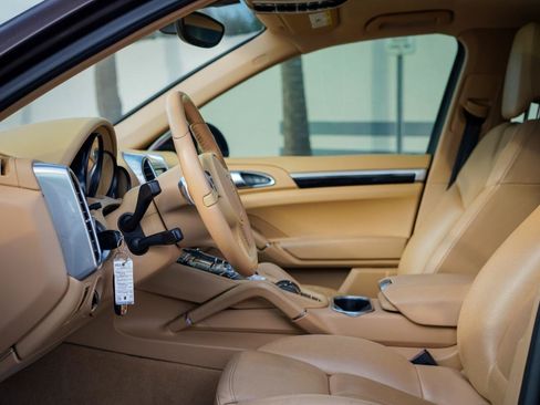 Used 2014 Porsche Cayenne AWD/4WD image 7
