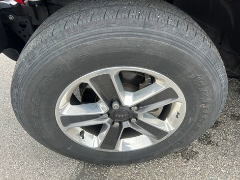 Used 2022 Jeep Wrangler Unlimited Sahara AWD/4WD image 9
