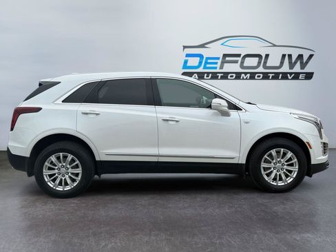Used 2022 Cadillac XT5 Luxury w/ LPO, Floor Liner Package AWD/4WD image 2