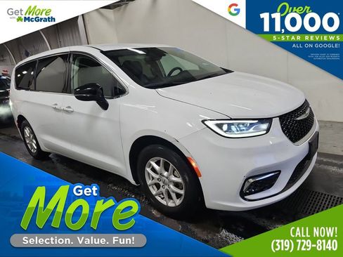 Used 2024 Chrysler Pacifica Touring-L image 1