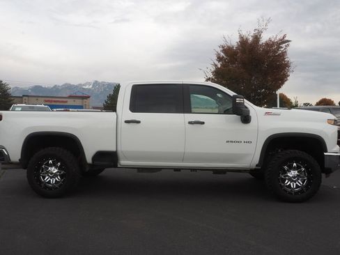 Used 2024 Chevrolet Silverado 2500 LT image 4