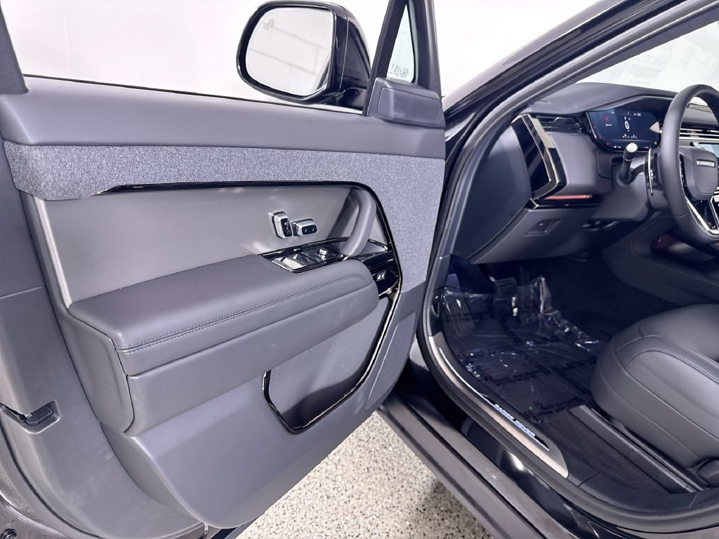 New 2027 Land Rover Range Rover Sport SE AWD/4WD image 13