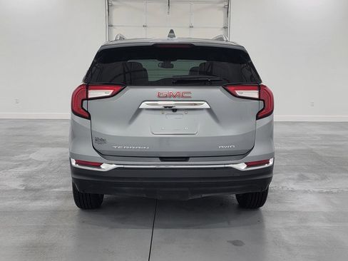 Used 2024 GMC Terrain SLT image 8
