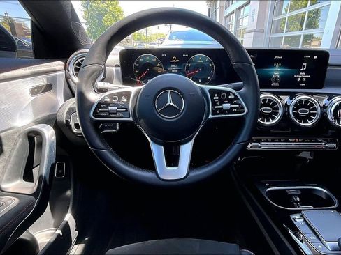 Used 2022 Mercedes-Benz CLA 250 4MATIC image 5