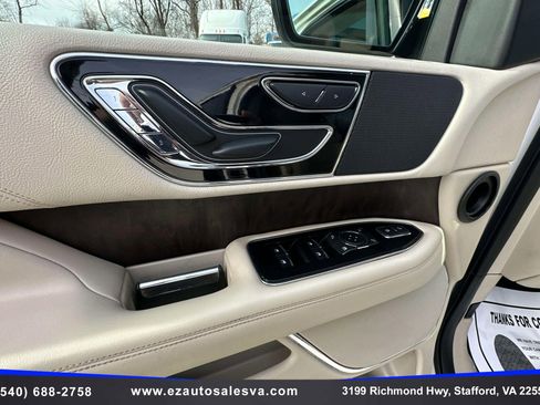 Used 2018 Lincoln Navigator Select image 16