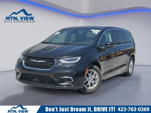 Used 2023 Chrysler Pacifica Touring-L image 1