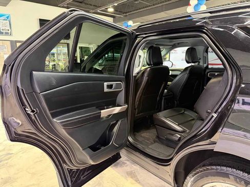 Used 2023 Ford Explorer XLT w/ Equipment Group 202A AWD/4WD image 31