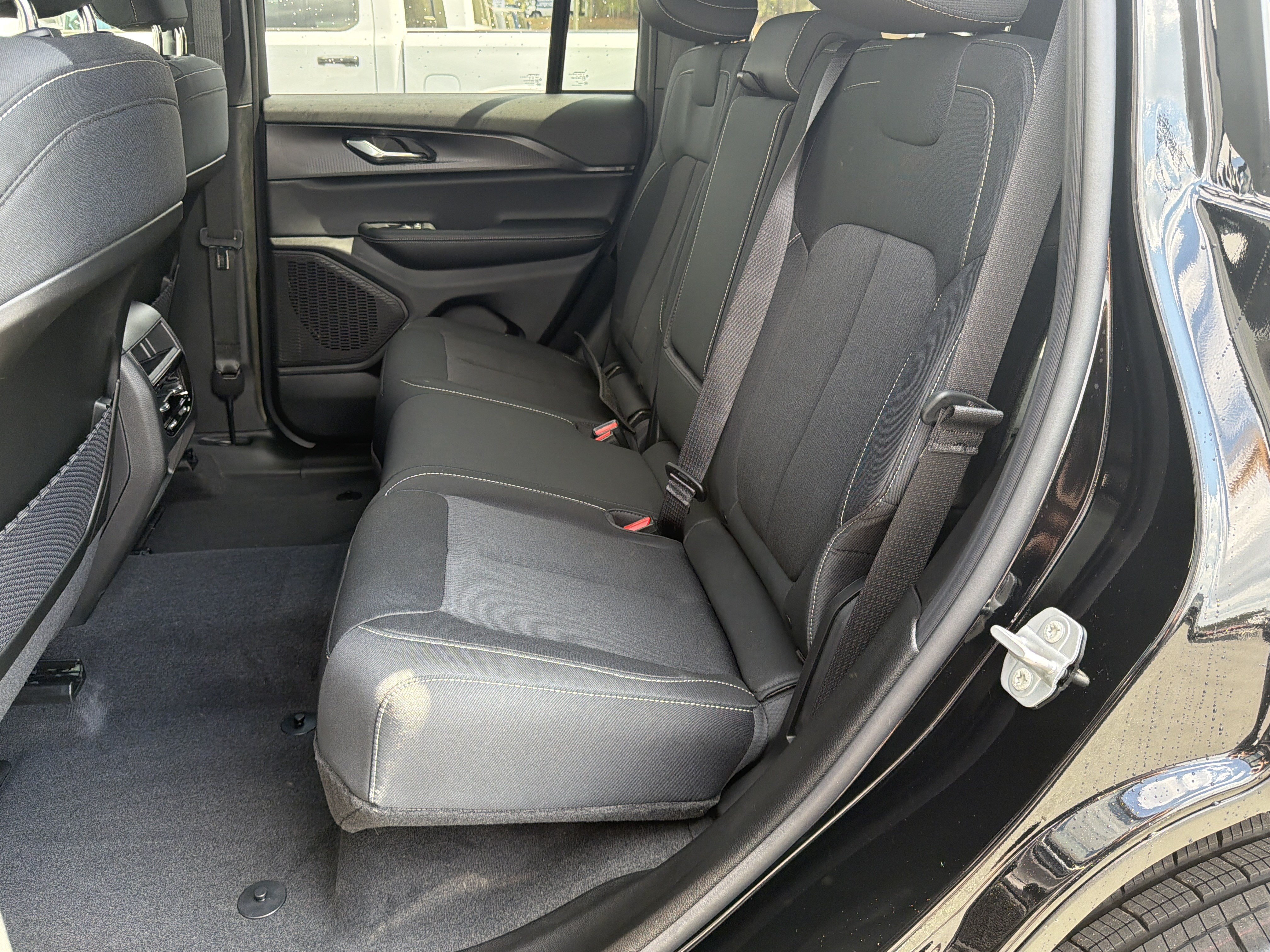 New 2026 Jeep Grand Cherokee Laredo w/ Trailer Tow Package AWD/4WD image 24