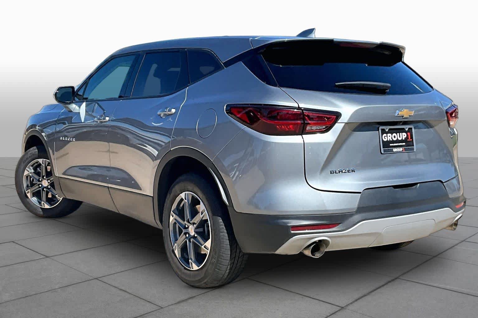 Used 2025 Chevrolet Blazer LT FWD image 12