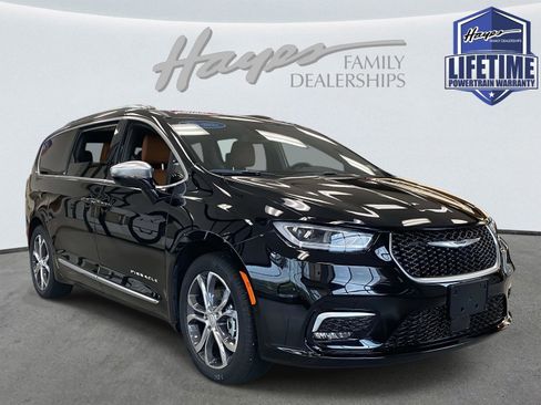 New 2026 Chrysler Pacifica Pinnacle w/ Trailer Tow Group image 1