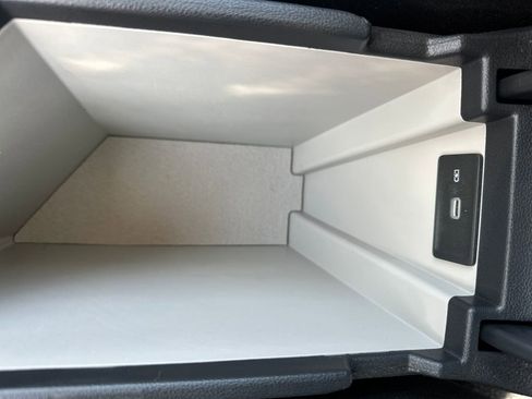 Used 2025 Volkswagen Jetta SE FWD image 18
