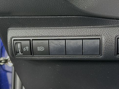 Used 2020 Toyota Corolla LE FWD image 16