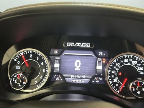Used 2024 RAM 1500 Laramie image 12