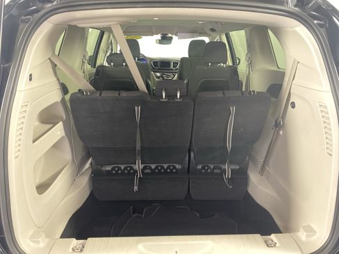 Used 2023 Chrysler Voyager LX FWD image 30
