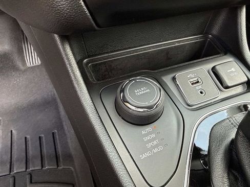 Used 2023 Jeep Cherokee Altitude Lux AWD/4WD image 27