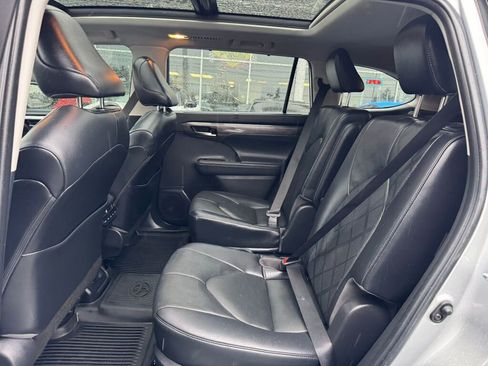 Used 2022 Toyota Highlander Platinum image 10